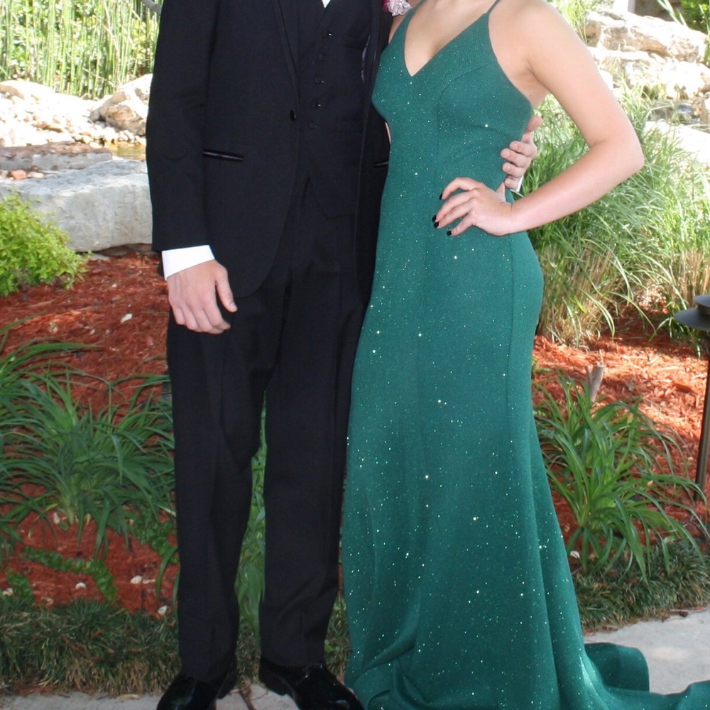 Tres Jolie Green prom dress!